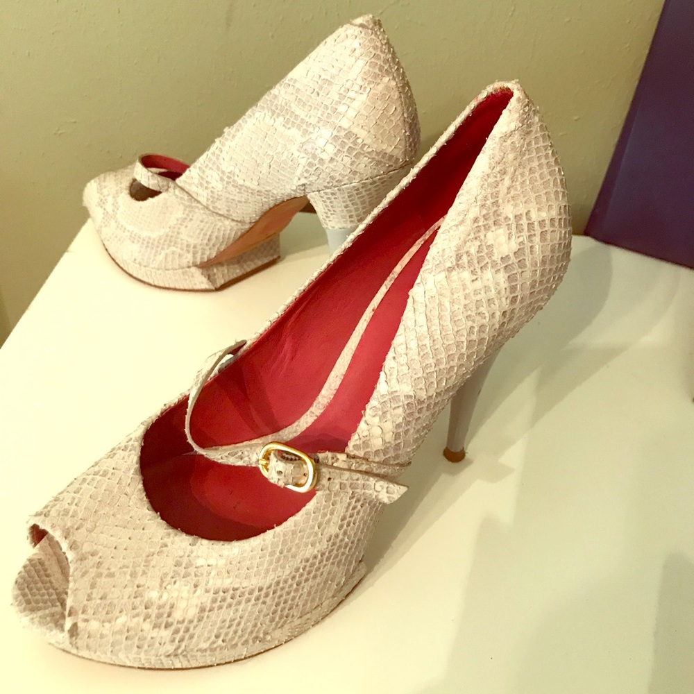pour la victoire white snakeskin peep toe Pumps